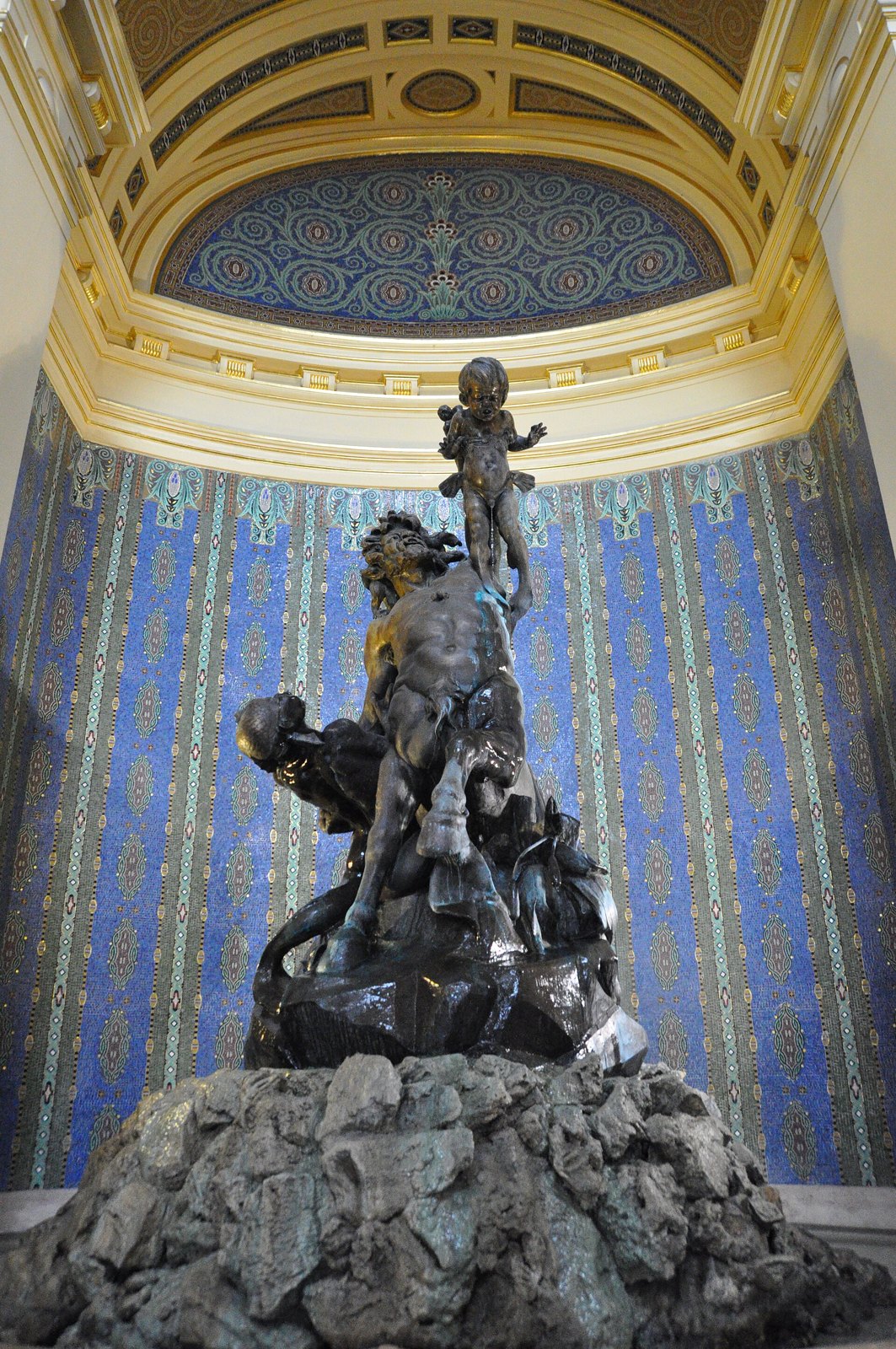 Budapest, Széchenyi fürdő, Tritonhalász kentaur szobra, 2