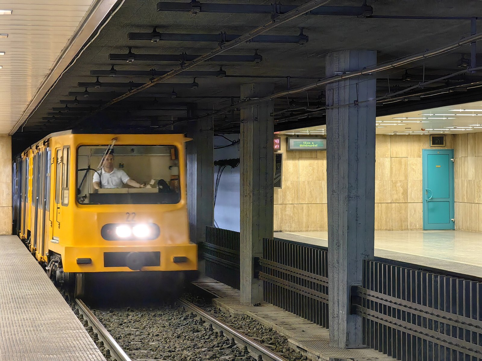 Budapest, M1 metró, Széchenyi fürdő