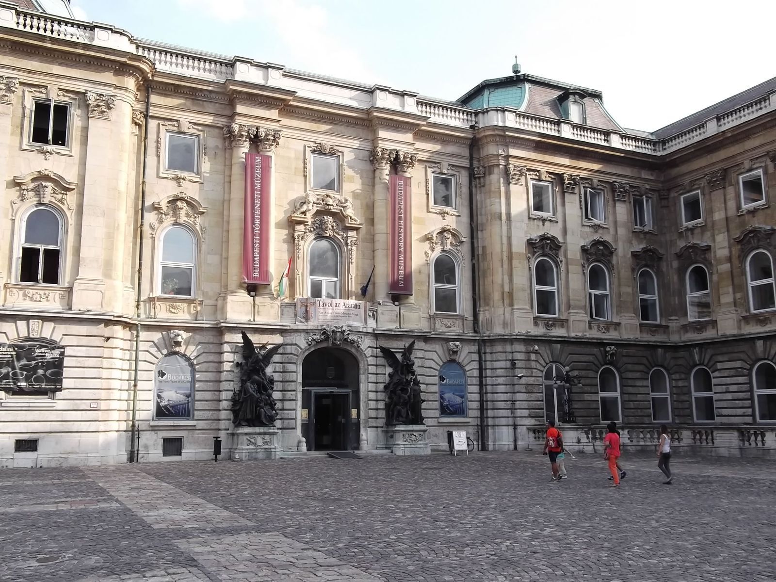 A courtyard on Castle Hill