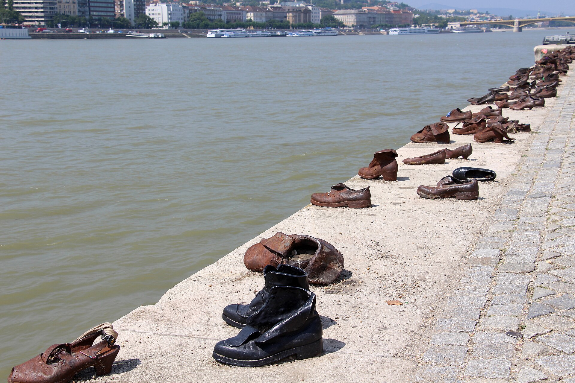 The shoes memorial beside the river