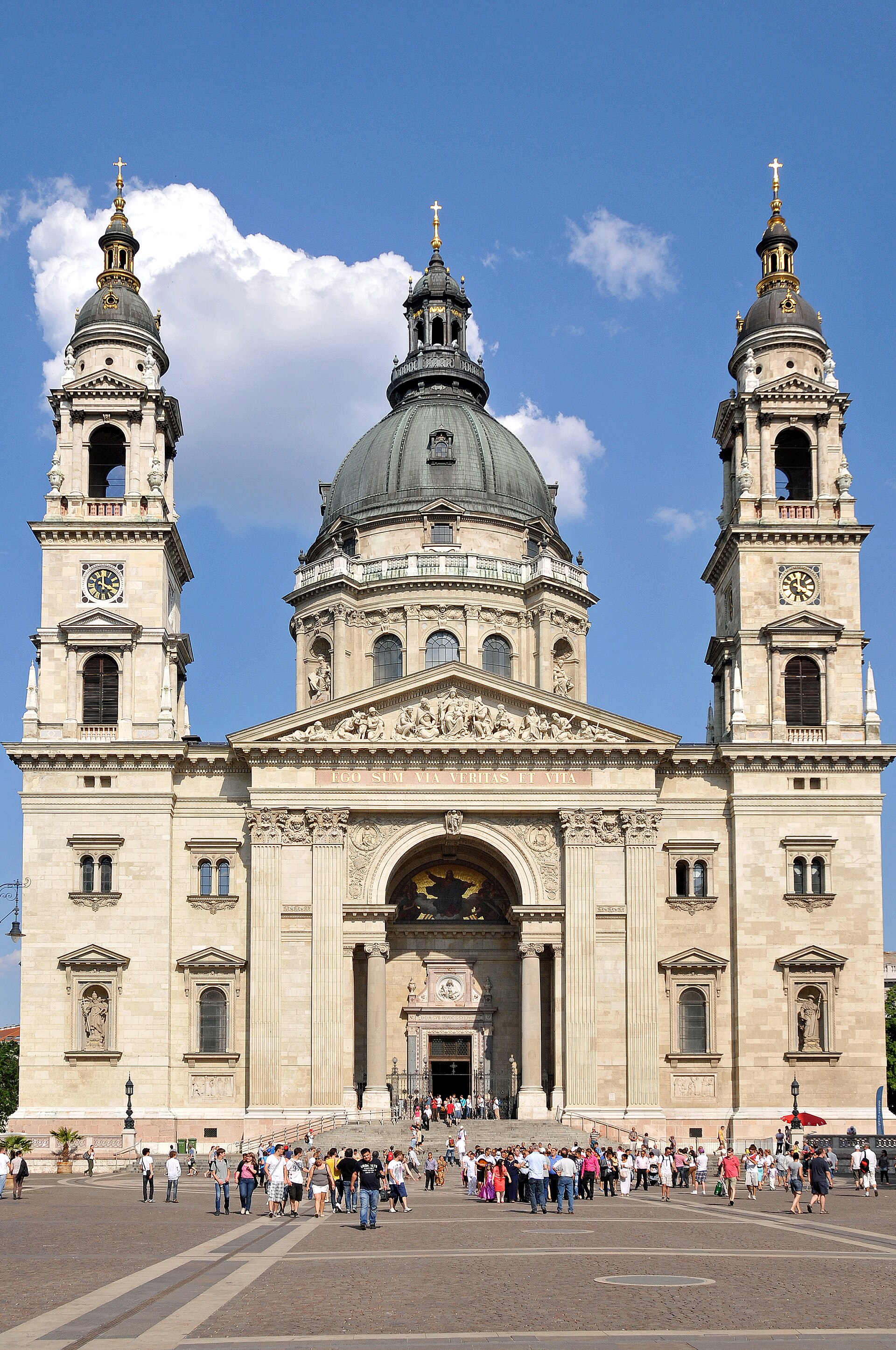 St Stephen's Basilica across its square